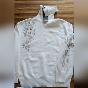 Long sleeve Truth White turtle neck sweater with flower crystals